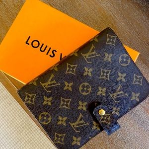 Authentic Louis Vuitton medium PM Agenda